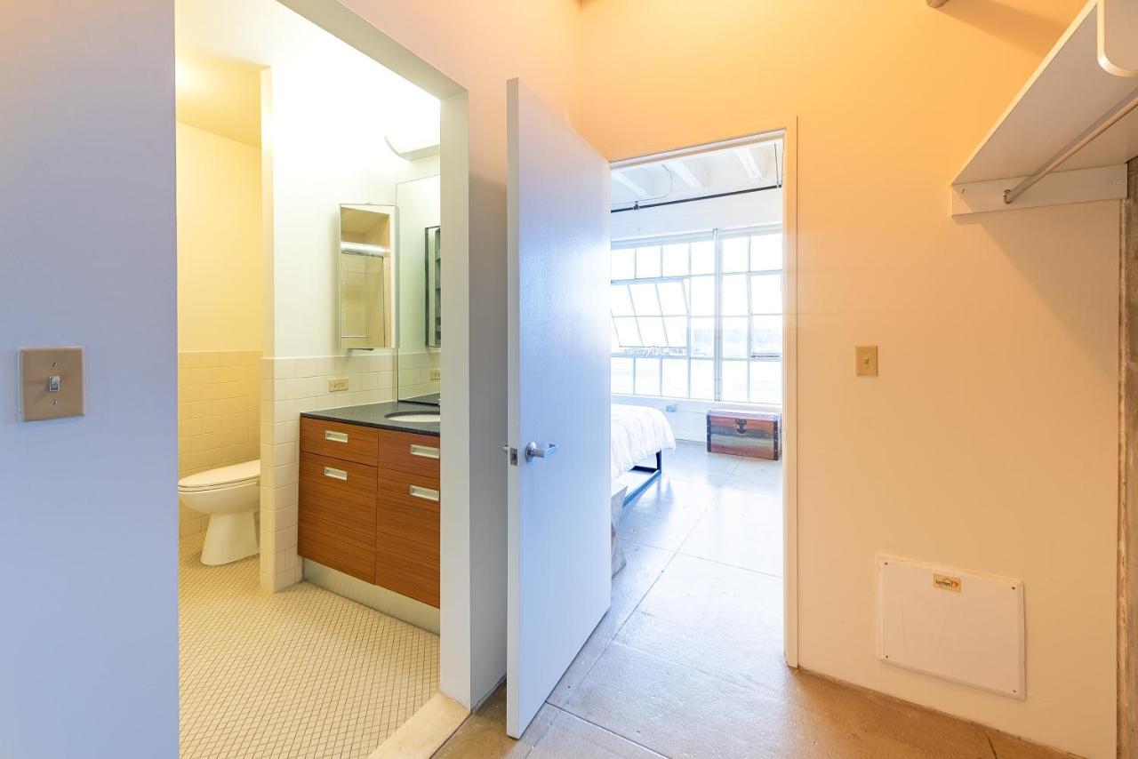 Stunning Downtown La 2 Bedroom/ 2 Bathroom Loft With Private Balcony. Appartement