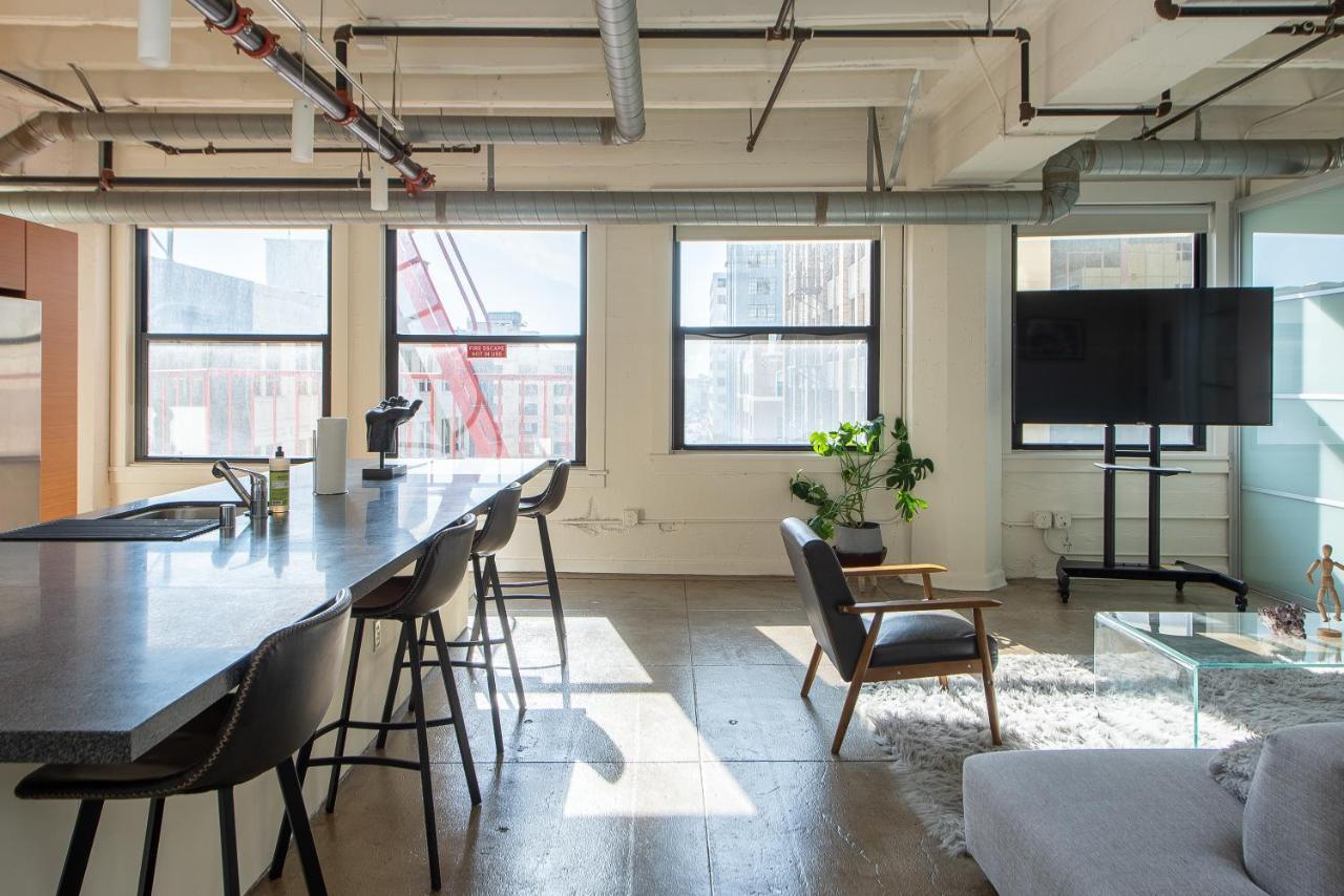 Stunning Downtown La 2 Bedroom/ 2 Bathroom Loft With Private Balcony. Appartement *