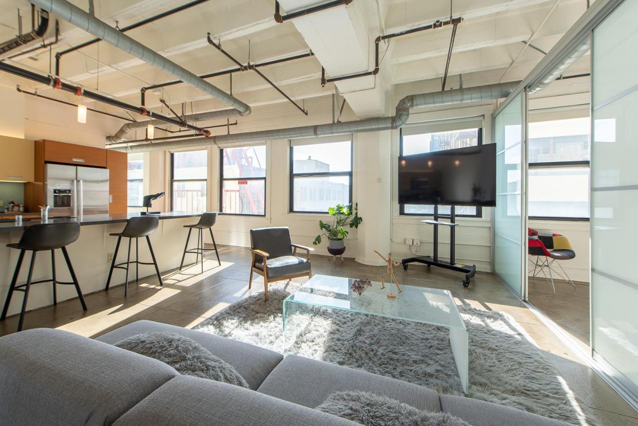 Stunning Downtown La 2 Bedroom/ 2 Bathroom Loft With Private Balcony. Appartement